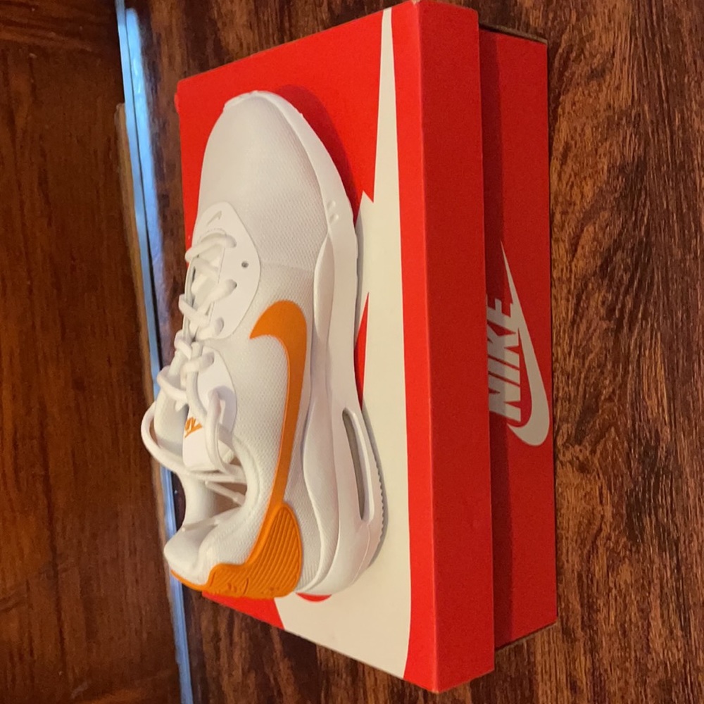 Women’s Nike air max oketo